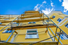 Aquí tienes algunos consejos útiles para abordar un proyecto de pintura en un edificio.