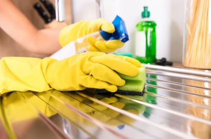 Consejos de limpieza para tener la cocina siempre reluciente, en Bisermax tenemos a los mejores profesionales de limpieza, contacte con nosotros para pedir información.