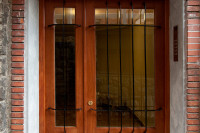 🚪 Mantenimiento de puertas y portales de madera: prevenir antes que restaurar