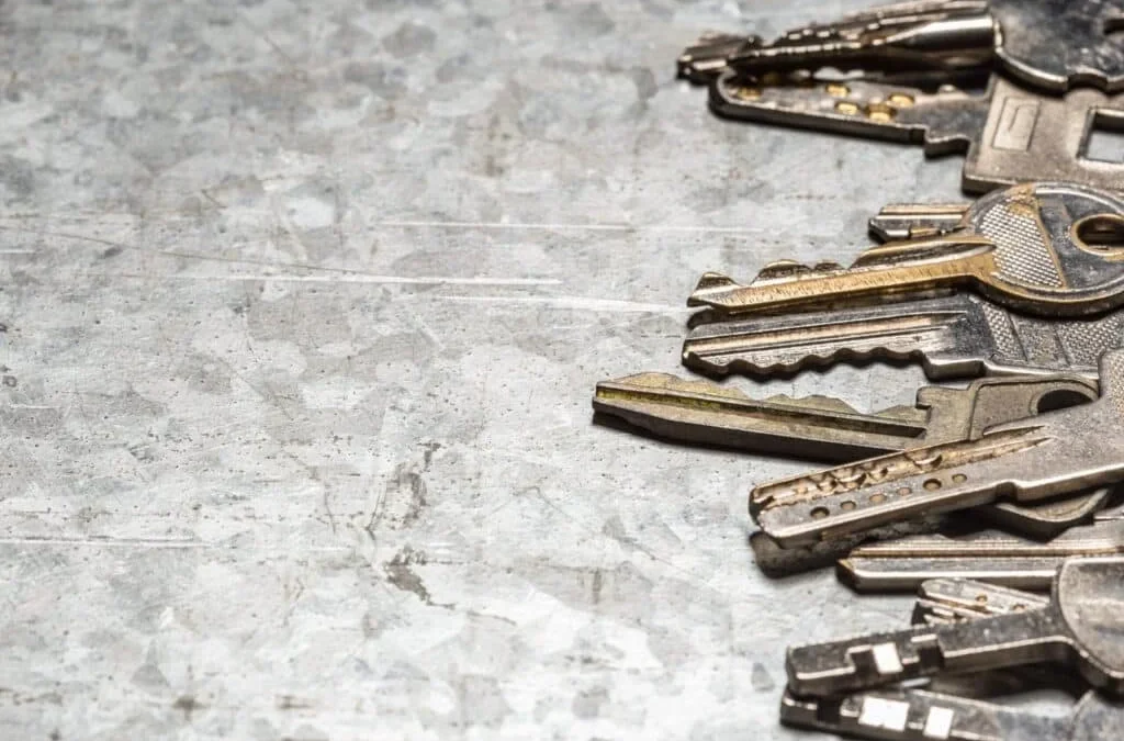 Soluciones rápidas de cerrajería para accesos dañados tras vandalismo