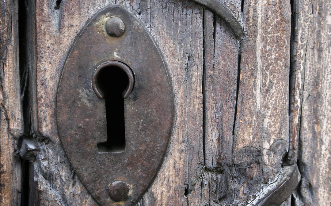 Mantenimiento de cerraduras en climas húmedos o salinos